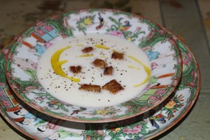 Here's Grandmother Naomi's Rose Medallion again. I'm currently lobbying Mother for the remainder of the set!