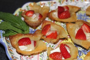Appetizer Baked Brie and Strawberries
